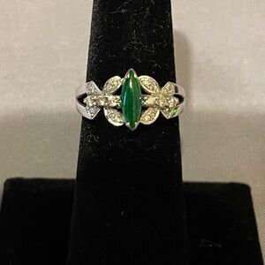 Beautiful 18k white gold  green jade and diamond ring